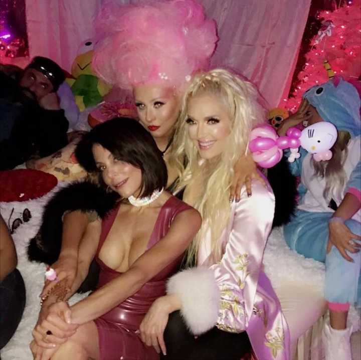 Christina Aguilera • Hello Kitty Balloon